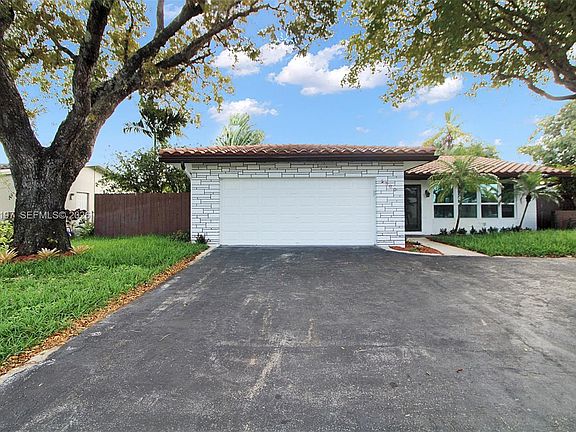 5th image of 5300 Adams St