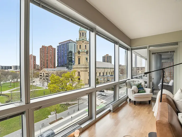 545 E Wells St #502 — Photo 3