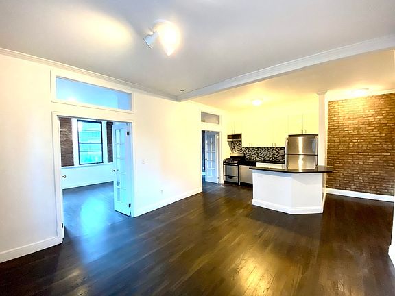 2nd image of 201 E 61st St APT 6