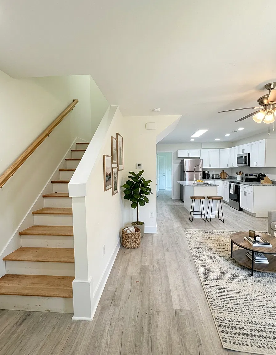 3 bed, 2.5 bath, 1124 sqft, $2,000 — Photo 2