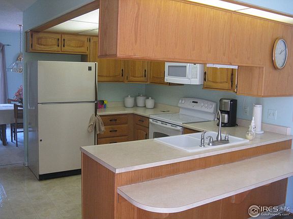 4th image of 52 Douglas Dr S