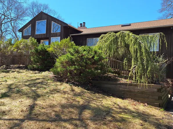 7 Clay Pit Rd, Remsenburg, NY 11960