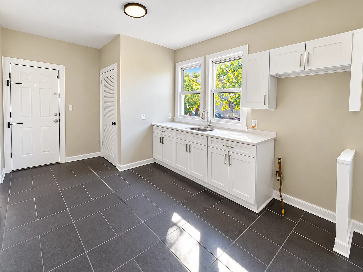 3 bed, 1.5 bath, 1200 sqft, $1,995 — Photo 2