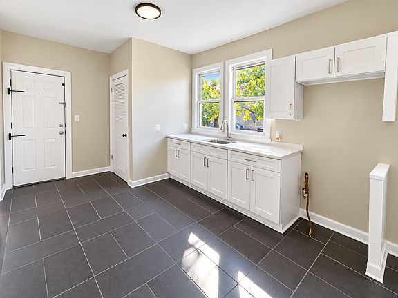 2nd image of 930 S 18th St #1