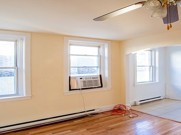 5th image of 517 W King St #A22