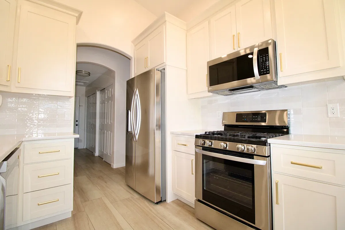 3 bed, 2.0 bath, 1247 sqft, $1,799 — Photo 4