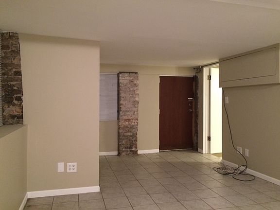 3rd image of 2035 N Winchester Ave APT Br