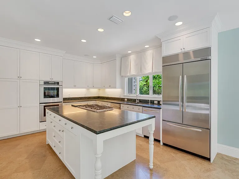 1575 Shorelands Dr E — Photo 8