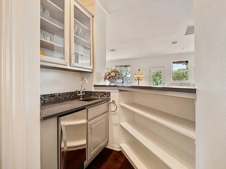 5511 Courtyard Dr — Photo 23