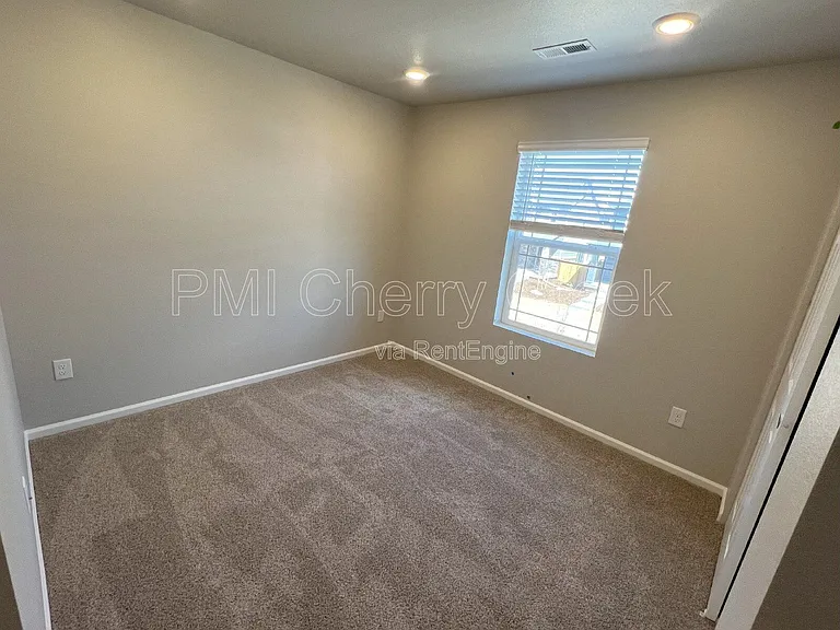 741 N Tempe St — Photo 30