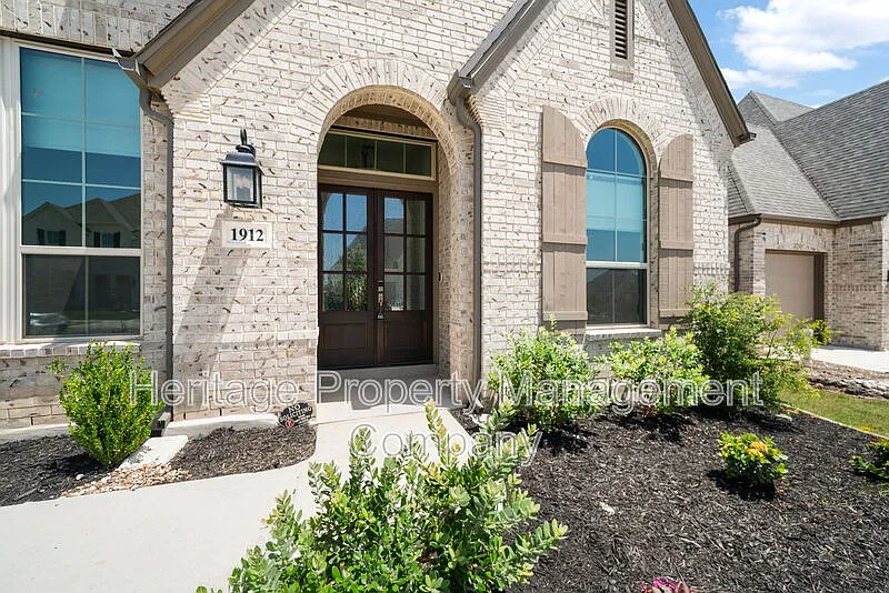 4 bed, 4.5 bath, 2980 sqft, $3,600 — Photo 3