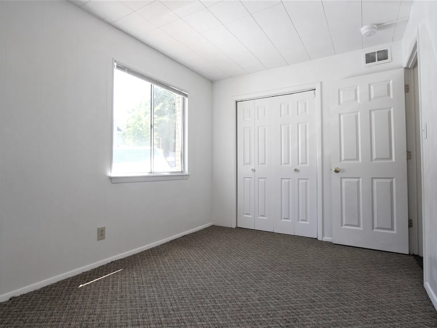 1138 Grandview Ave — Photo 2
