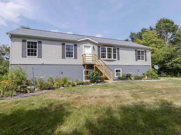 2400 W Huckleberry Rd, Sanford, MI 48657