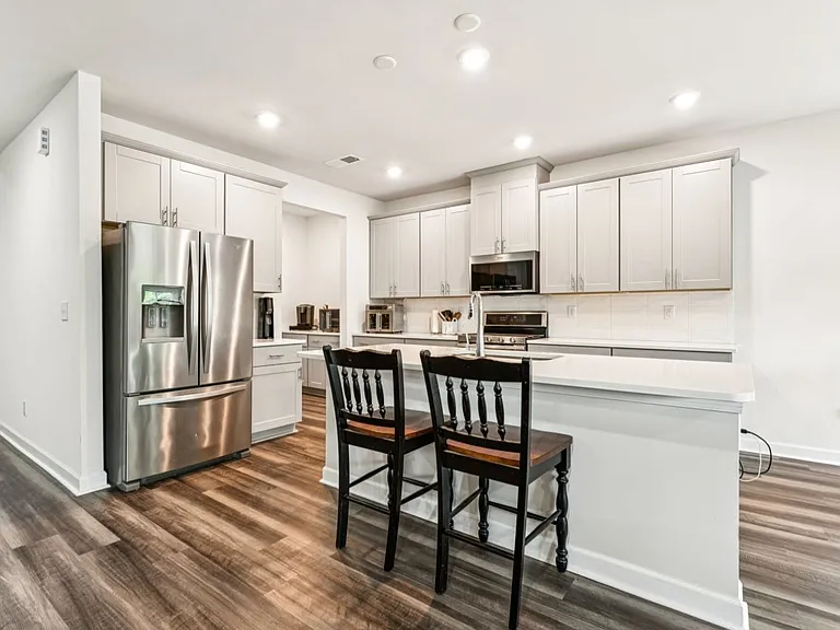 1071 Amberley Crossing Dr — Photo 12
