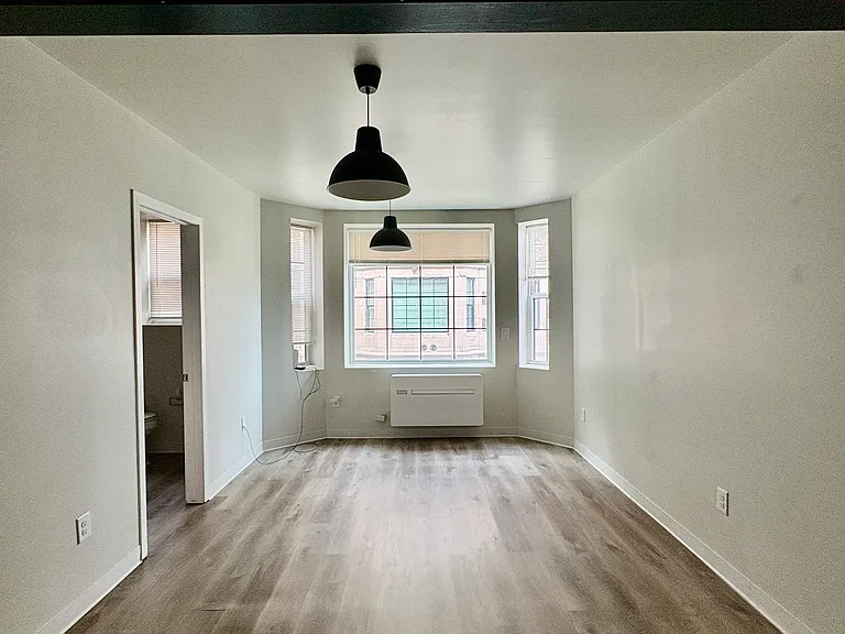 Bethune Lofts — Photo 38