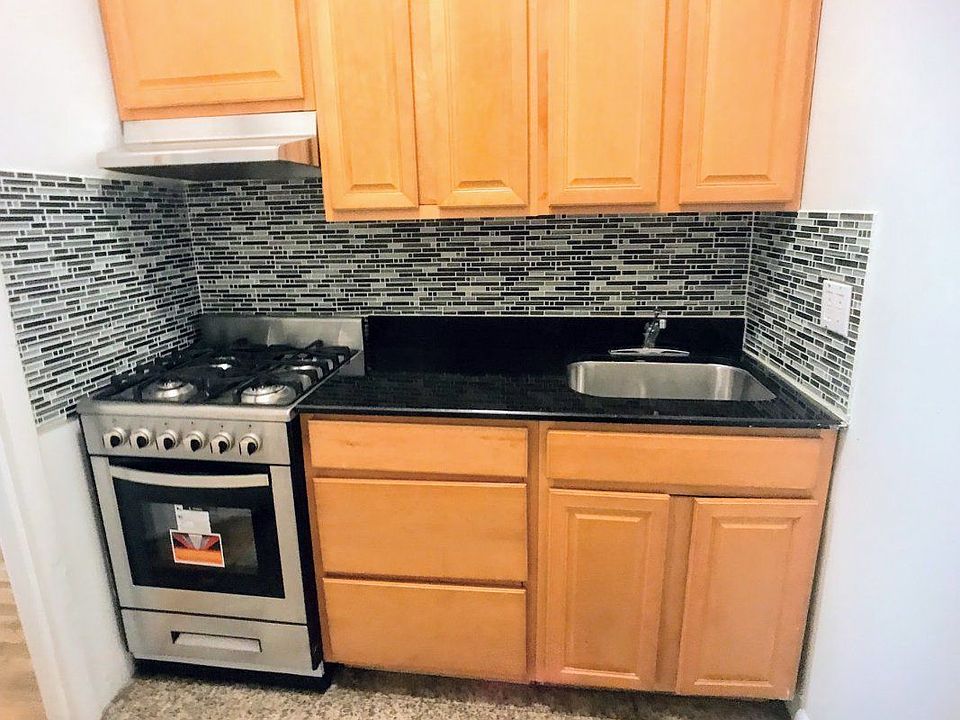 2nd image of 2304 7th Ave APT 1B