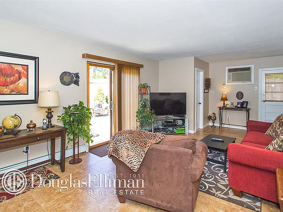 3rd image of 54 Cardinal Ln