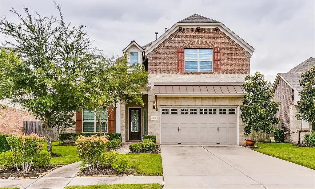3 bed, 2.5 bath, 2972 sqft, $2,950 — Photo 1