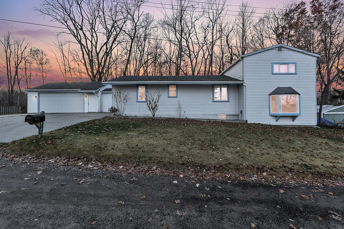 Building Photo - 8165 Leonard Dr