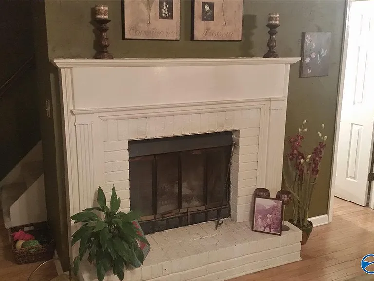 1716 Ward Ave NE — Photo 3