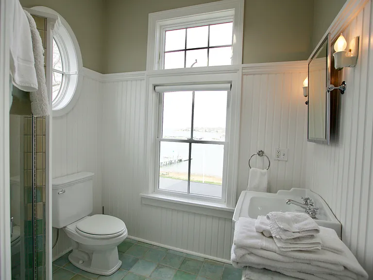 8 Clinton Ave — Photo 21