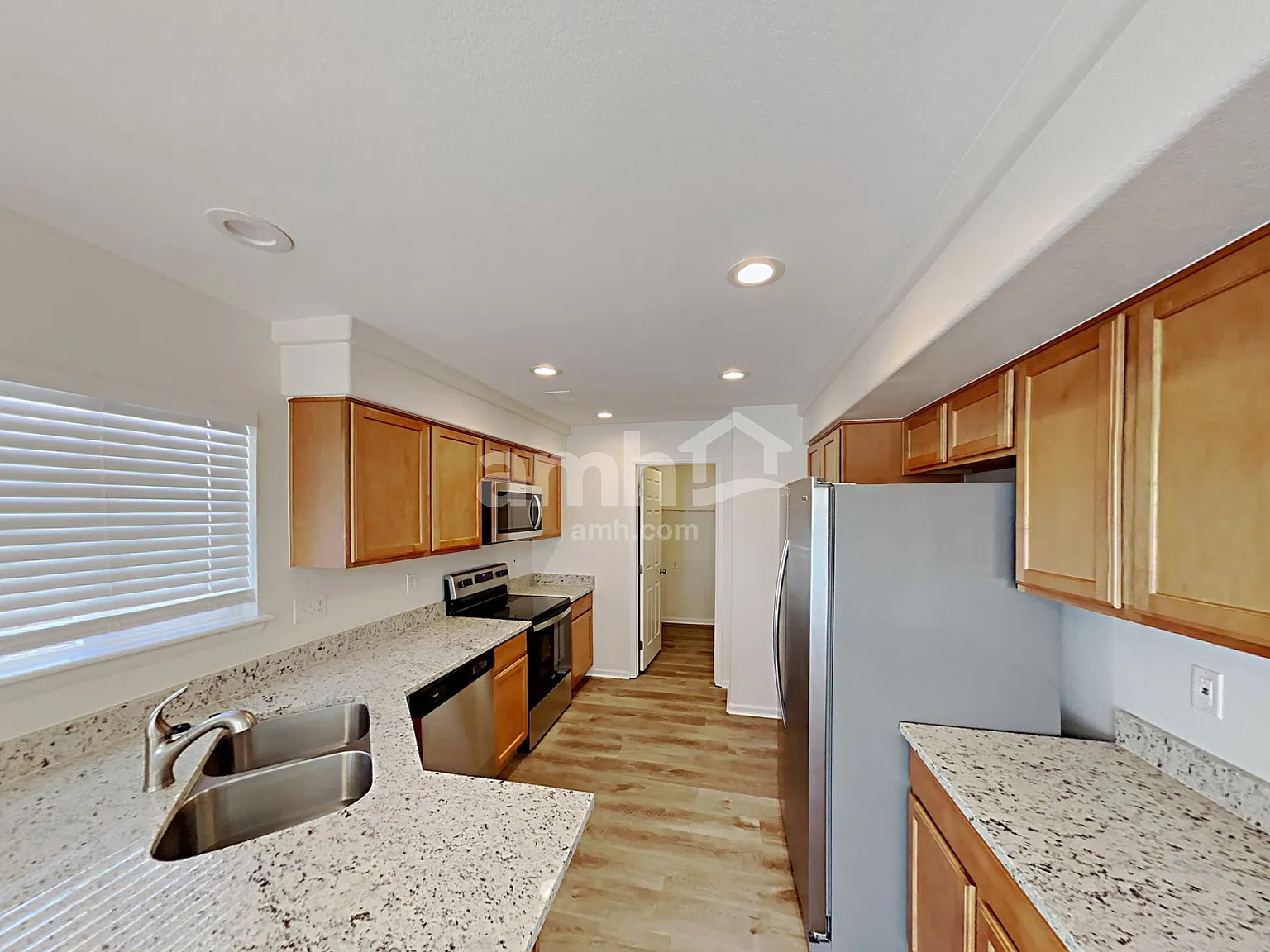 4 bed, 3.5 bath, 1751 sqft, $2,900 — Photo 3