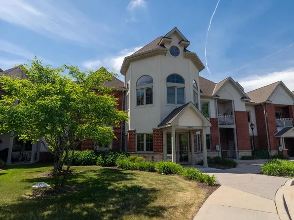 17490 Crest Hill DRIVE #10, Brookfield, WI 53045