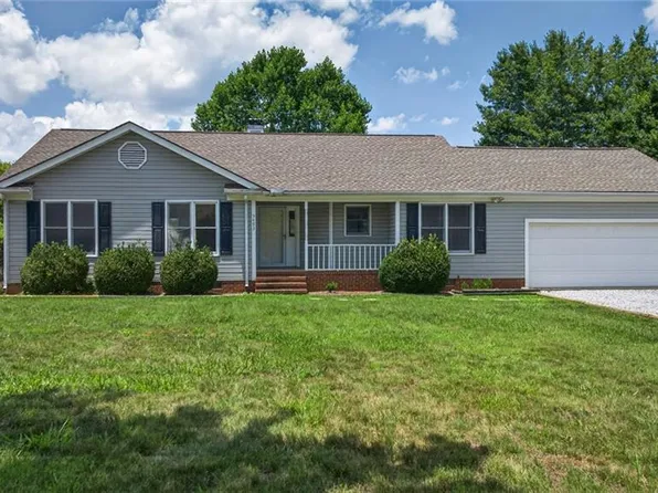 5493 Rolling Meadows Rd, Randleman, NC 27317