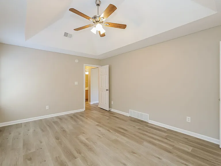 1424 Radley Cv — Photo 11