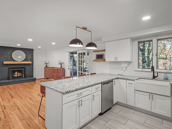 3rd image of 119 Gregory Dr