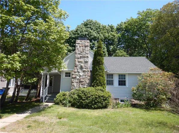 15 Maxson Place, New London, CT 06320