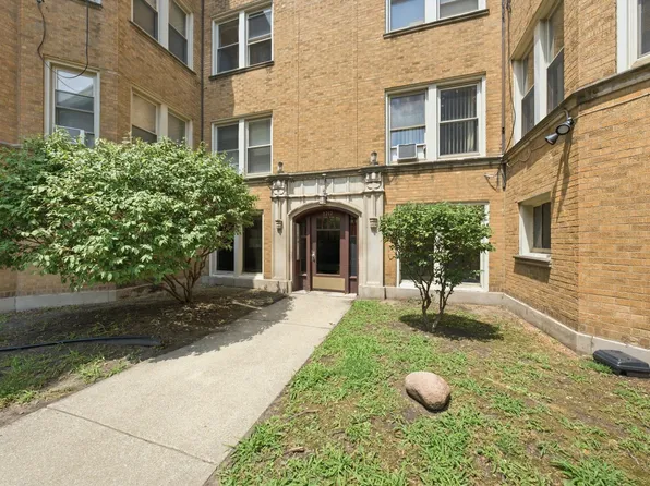 2212 E 70th St APT 1B, Chicago, IL 60649