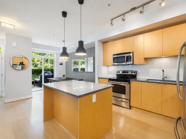 735 E 15th St #120, North Vancouver, BC V7L 2S5