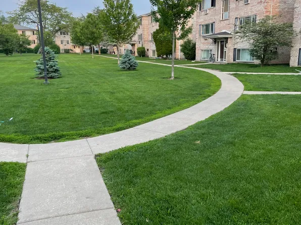 10414 Michael Todd Ter APT 2N, Glenview, IL 60025