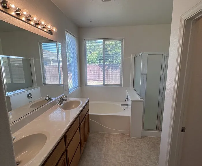 5016 Cleveland Bay Way — Photo 11