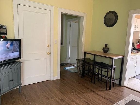 5th image of 1007 Saint Charles Ave NE