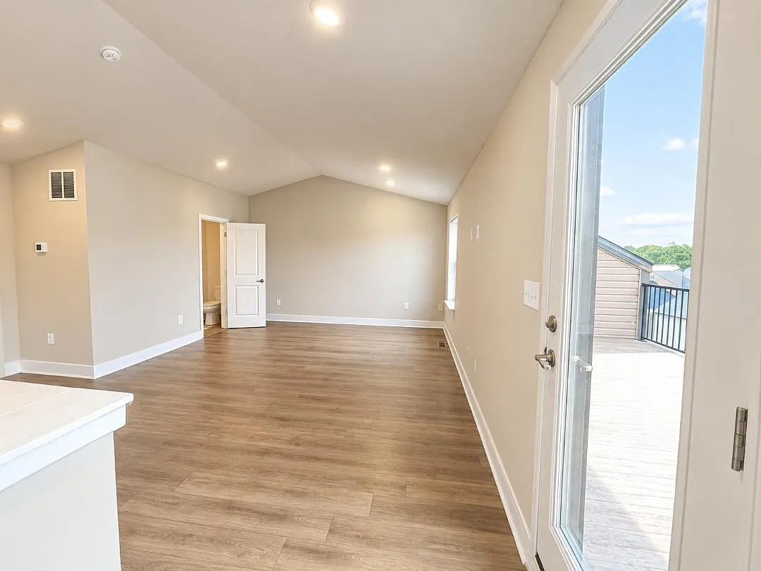 3 bed, 3.5 bath, 3020 sqft, $3,600 — Photo 3