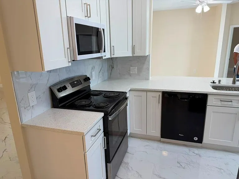 351 Corsica Ct — Photo 8