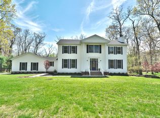 8 Tall Oaks Ct, Farmingdale, NJ 07727