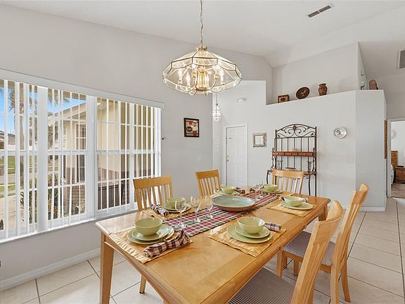 4th image of 2555 Oneida Loop