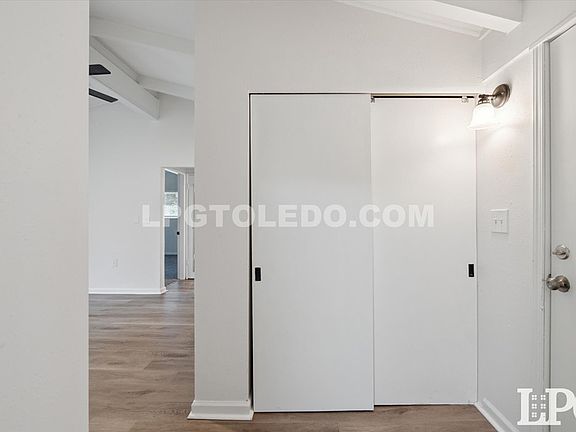 3rd image of 3116 W Lincolnshire Blvd Unit A