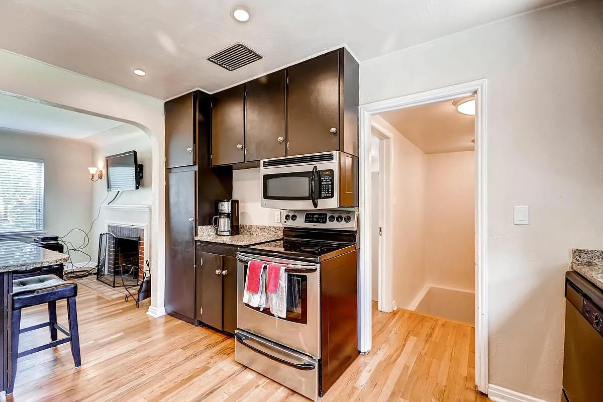 4 bed, 2150 sqft, $3,600 — Photo 4