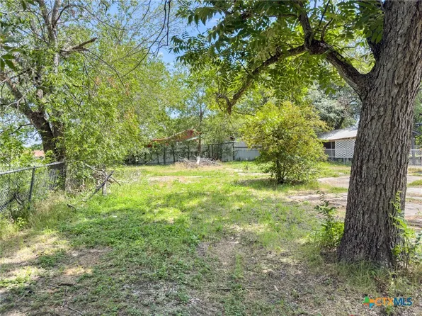 729 Schuessler St, Seguin, TX 78155