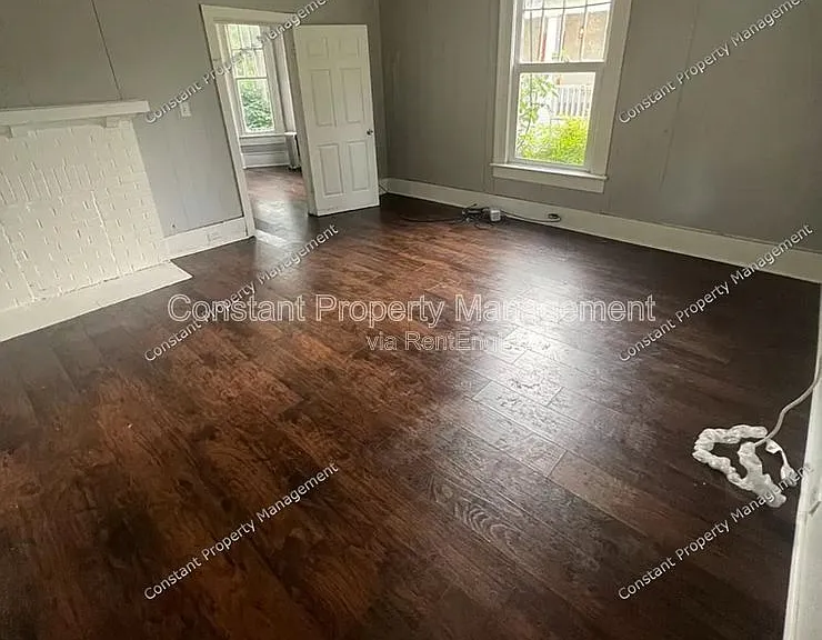 616 W Poplar St #1 — Photo 4
