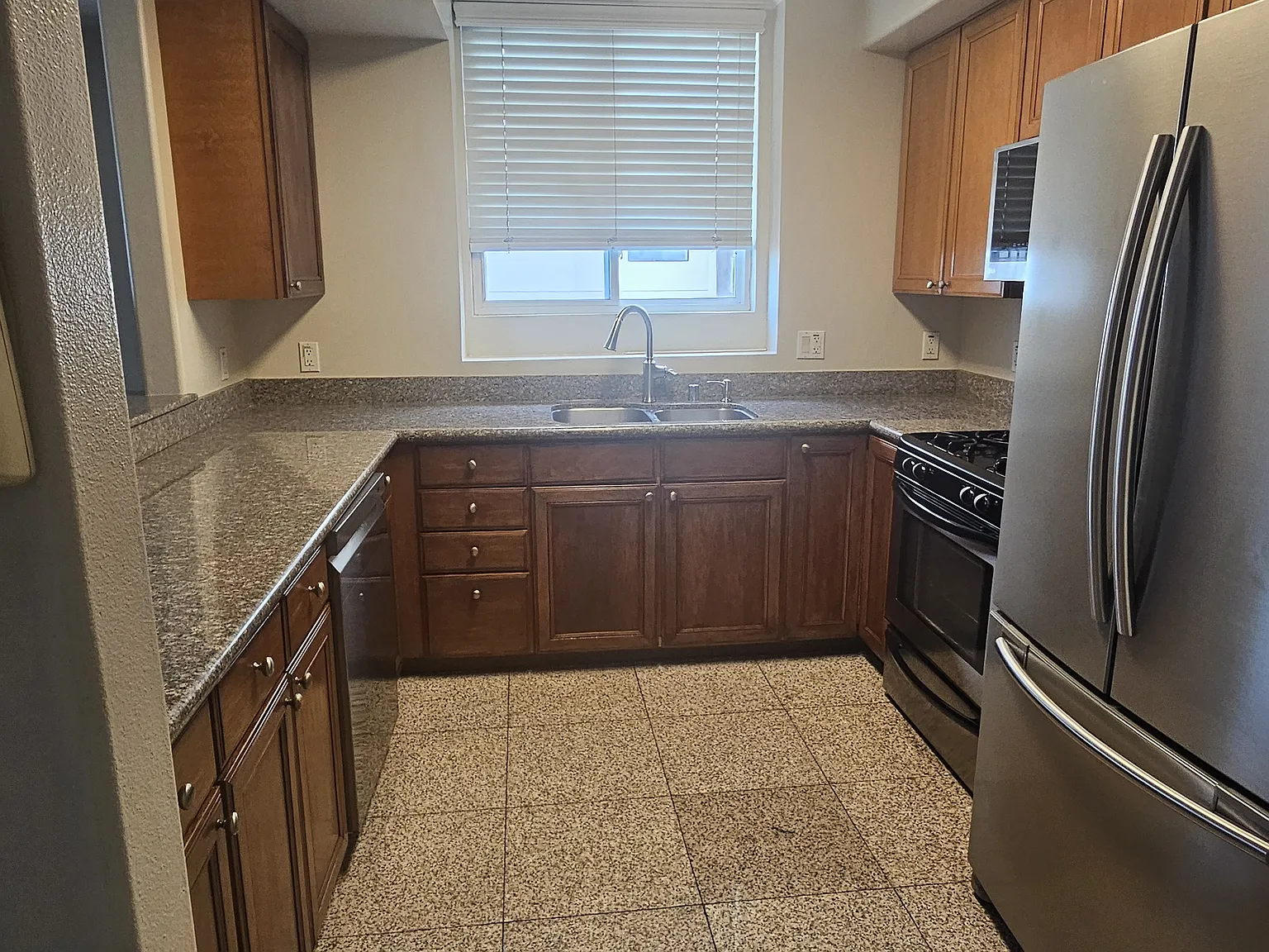 2 bed, 1170 sqft, $2,950 — Photo 4