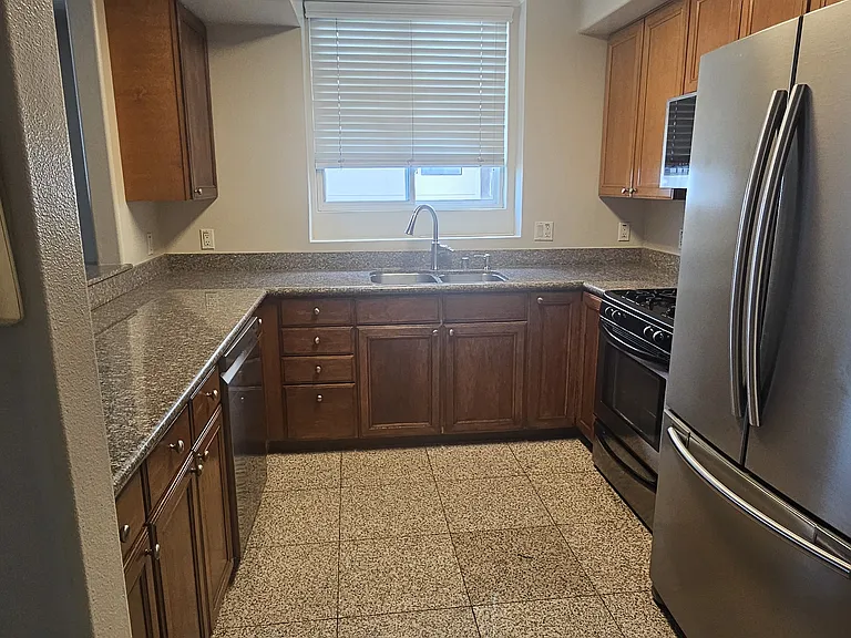 1049 S Hobart Blvd #305 — Photo 4