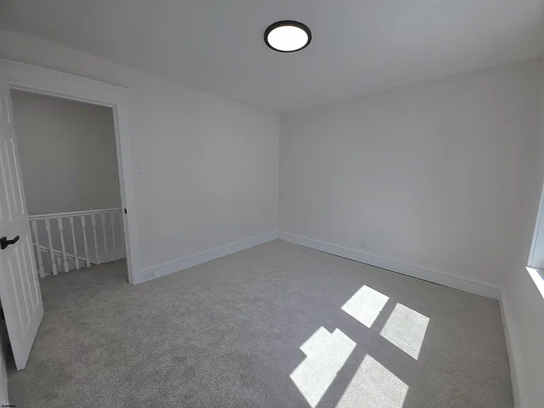 346 N Delaware Ave — Photo 35