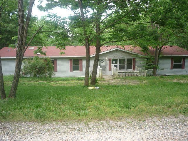 2nd image of 131 S Lake Dr