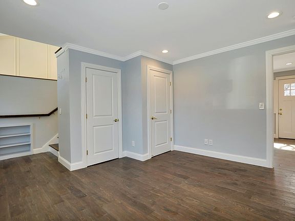 5th image of 22 Searington Dr