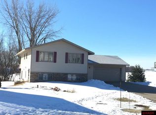 917 3rd Ct, Cleveland, MN 56017